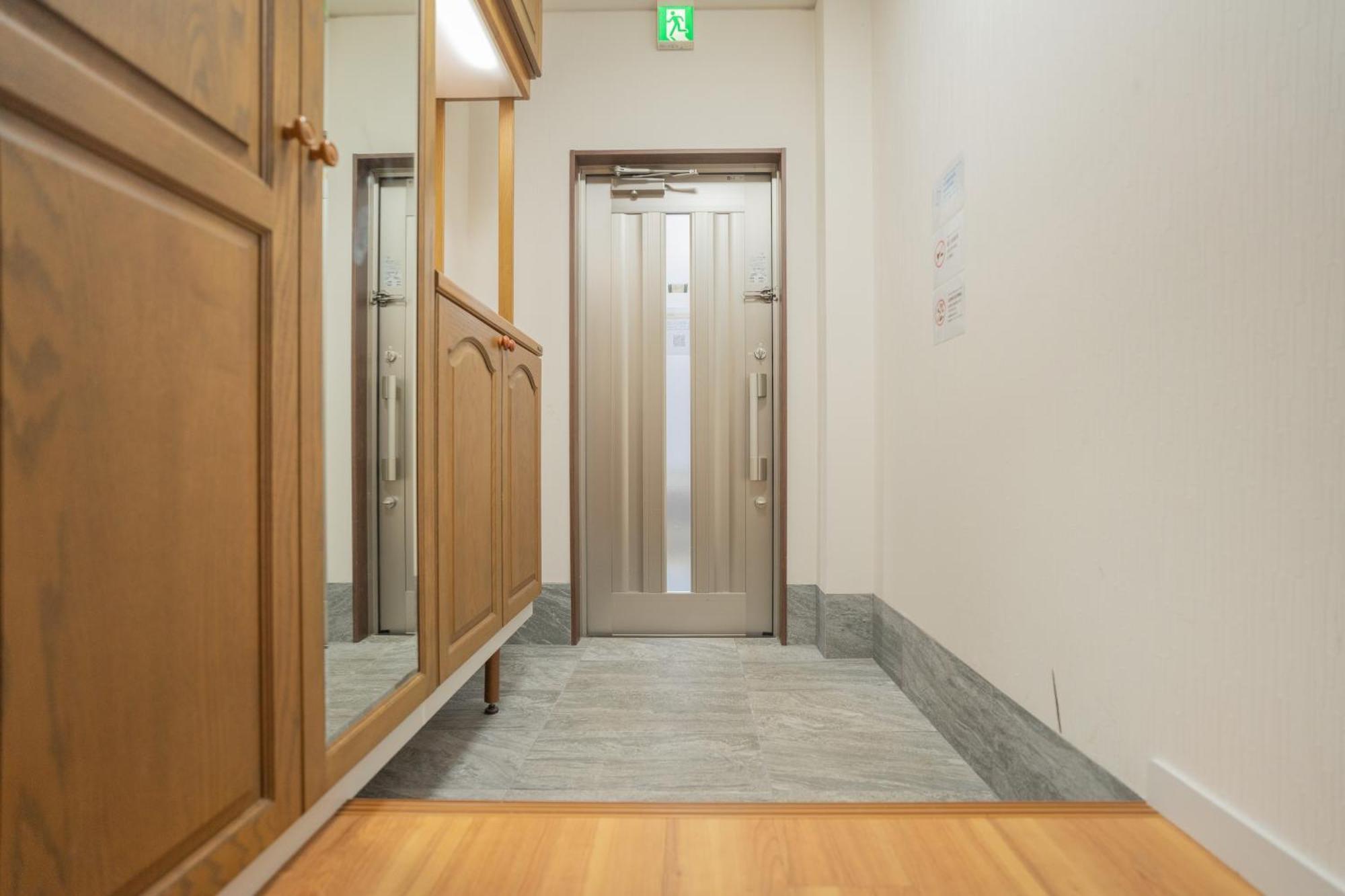 住吉メリー4階建戸建て 最大14人まで! 住吉大社徒歩圏内 梅田奈良関空まで直行 Villa Oszaka Kültér fotó