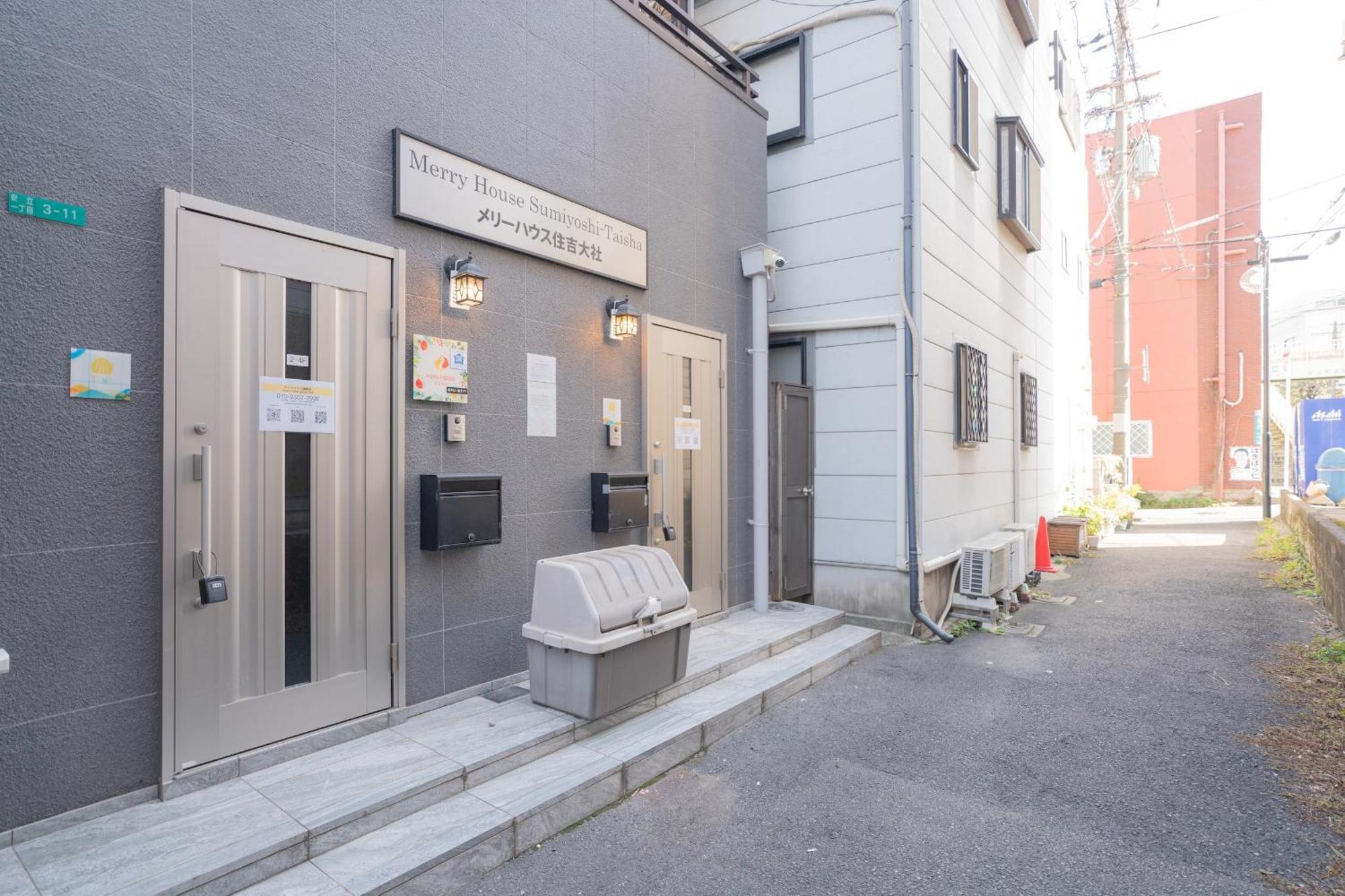 住吉メリー4階建戸建て 最大14人まで! 住吉大社徒歩圏内 梅田奈良関空まで直行 Villa Oszaka Kültér fotó